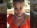 Britney selfie en la playa.jpg