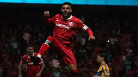 &iquest;Cu&aacute;nto gana Alexis Vega en Toluca?