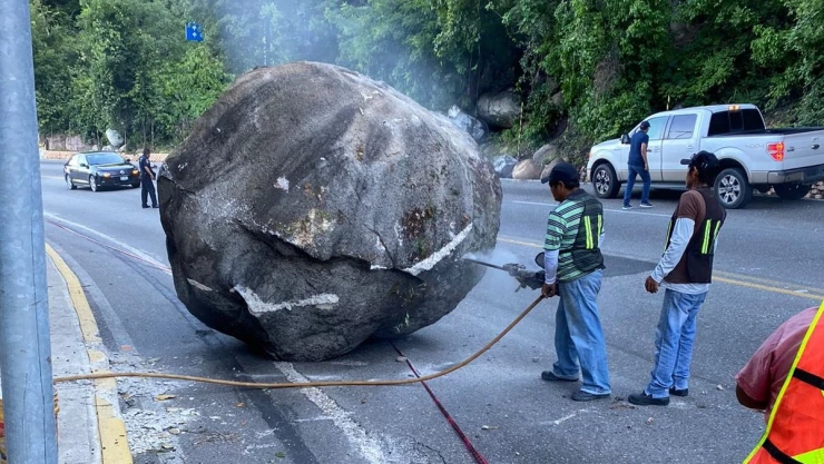 Guerrero carreteras sismo.jpg