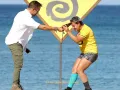 Lukini le hace entrega de tan valioso brazalete, que le da el pase a la final.