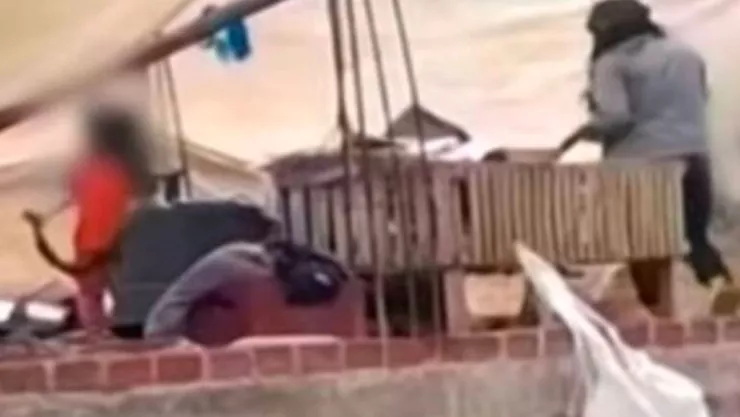 ¡Insólito! Mujer amarra a sus sobrinas en la azotea