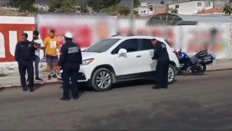 camioneta baleada en Laguitos