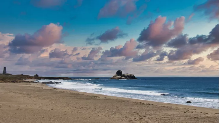 La playa de San Simeón, en California.