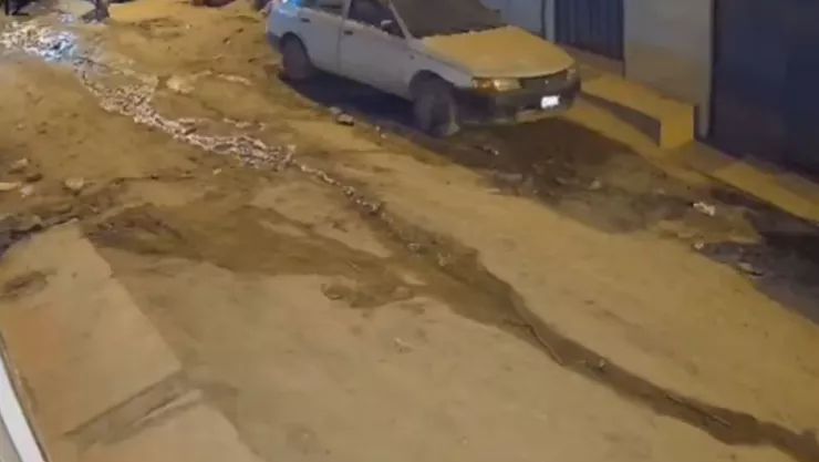 Sismo de 7.2 en Perú deja una enorme grieta sobre el suelo