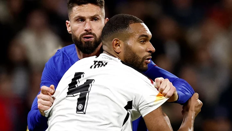 Jonathan Tah con Alemania