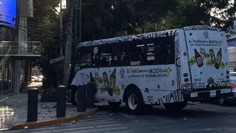 Fuerte choque contra poste en la colonia Roma deja 9 personas heridas