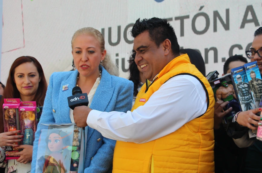 Durante el enlace pudimos ver la enorme cantidad de juguetes que traían