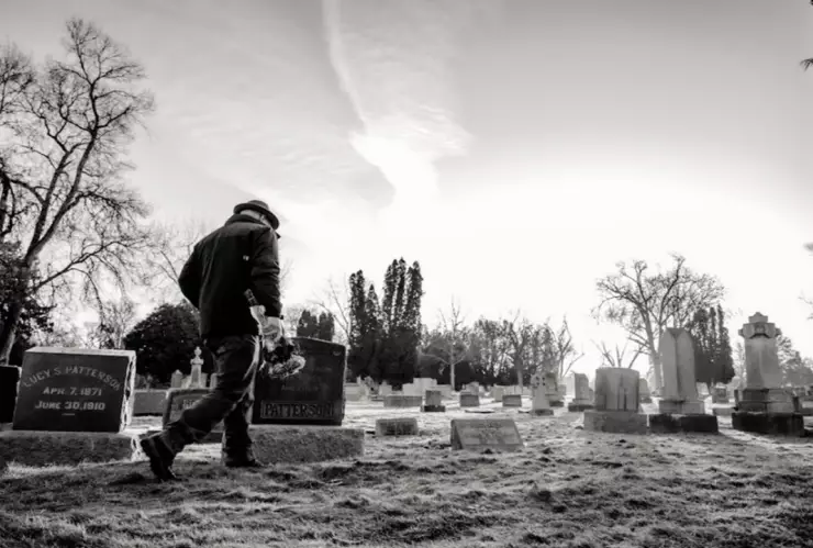 muere abulito tumba hijo panteón día de muertos.jpg