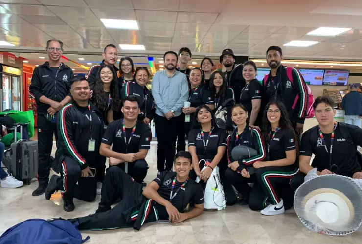 grupo danza sinaloa camino a francia.jpg