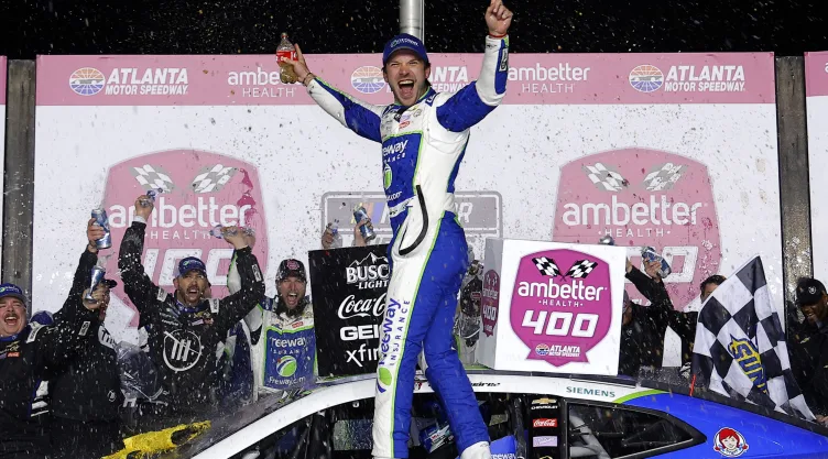 Daniel Suárez festeja victoria en NASCAR.jpg