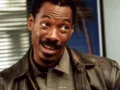 Te contamos por qué a Eddie Murphy lo atraparon con una chica trans y qué hacía con ella. (Escenas de la película ‘El negociador’ por Azteca 7)