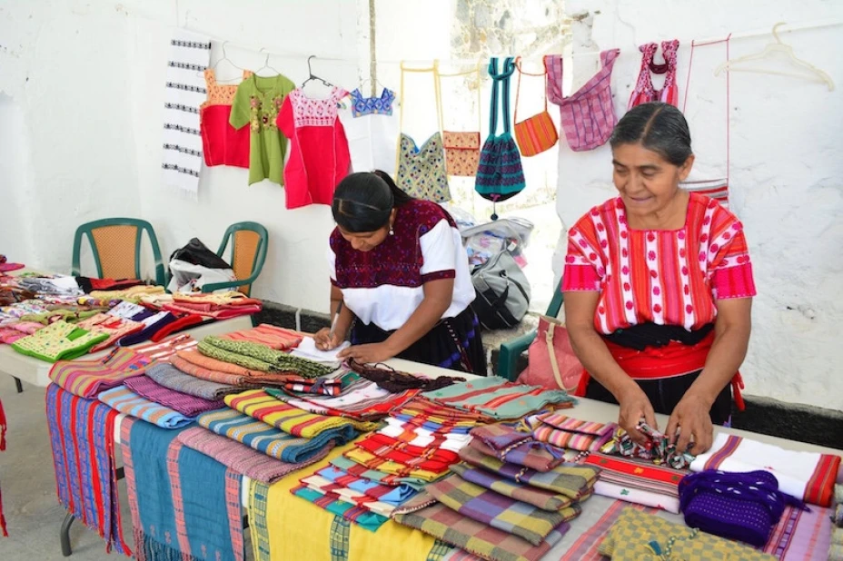 Mujeres artesanas