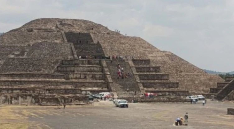 Libéranos_-Señor__-Los-rezos-de-rehenes-durante-balacera-en-Pirámide-de-la-Luna-en-Teotihuacán.webp