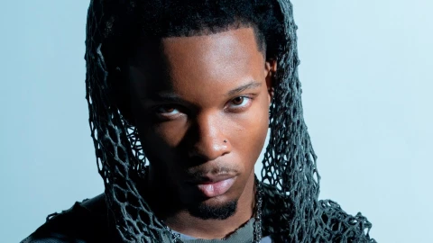 Mujer auto cantante d4vd