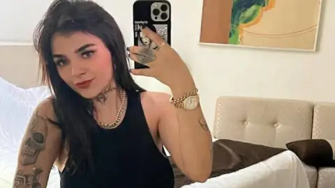 karely ruiz estrella de onlyf