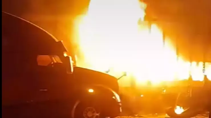 Accidente en la carretera 57: tráiler termina en llamas en San Roberto-Galena 21 de enero 2025