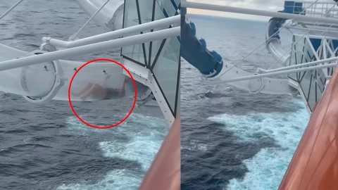 Mujer atrapada tobogán