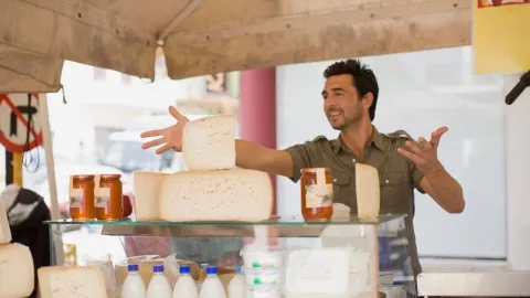 Venta de quesos en tianguis de CDMX