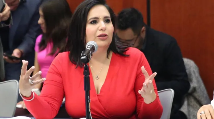 Mayuli Latifa