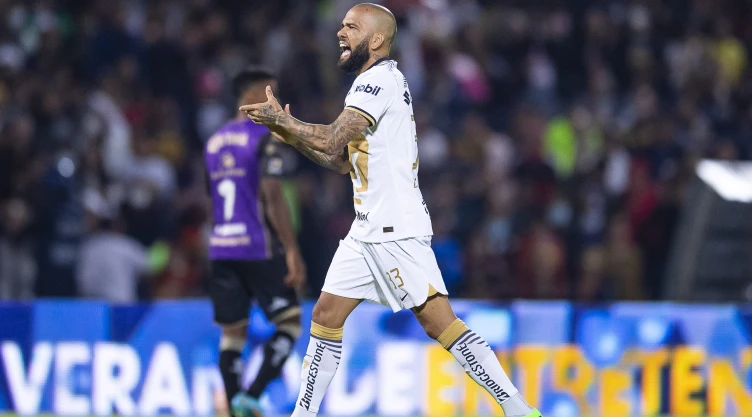Así fue el debut de Dani Alves con los Pumas