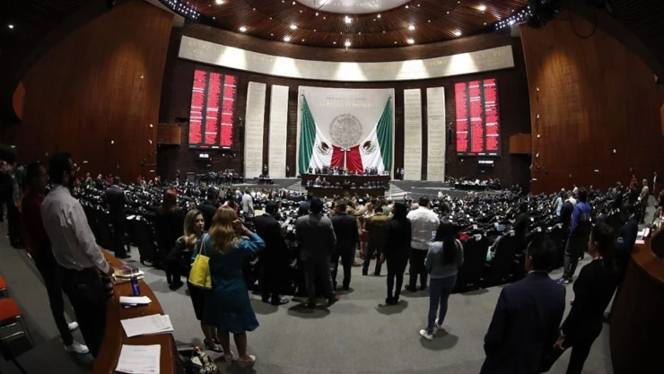 Diputados se toman megapuente revolucionario de seis días.jpg