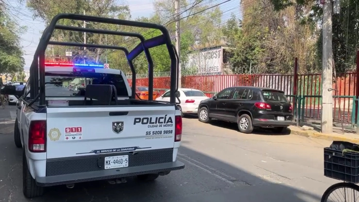 Alumno de secundaria en Azcapotzalco entró con una pistola y cartuchos útiles.