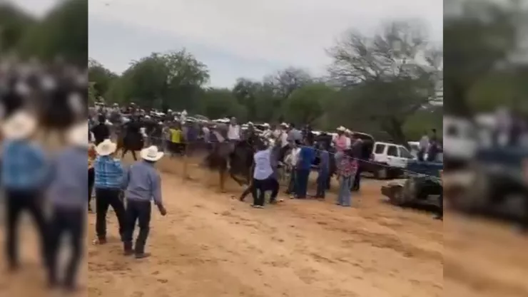 Carrera clandestina de caballos en Choix
