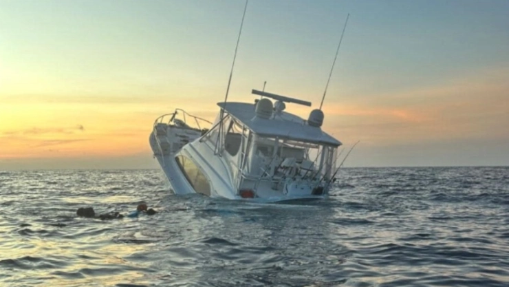 Yate se hunde con 12 personas a bordo en la costa de Yucatán