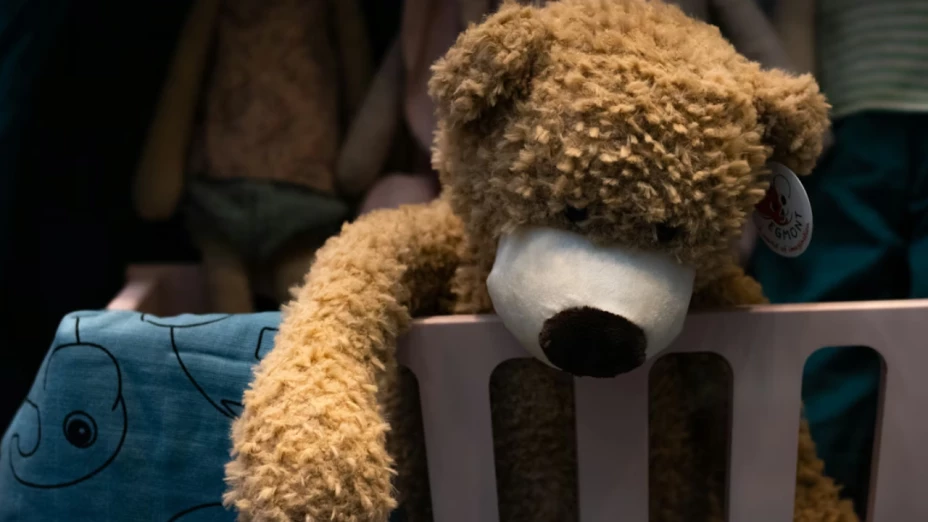 Arrestan a padre y madrastra por torturar y quitarle la vida a bebé