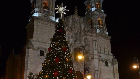 Encendio del árbol navideño en Lagos de Moreno en 2025.jpg