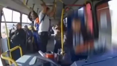 Chofer evita ataque armado y salva a pasajeros en Jalisco; todo quedó en video
