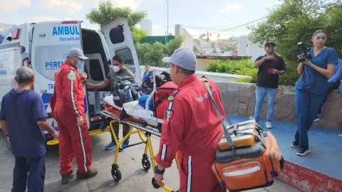 Trasladan a menor con quemaduras tras incendio en La Conquista
