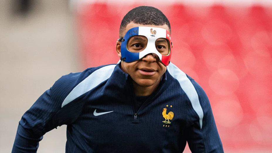 Máscara de Mbappé en la euro 2024