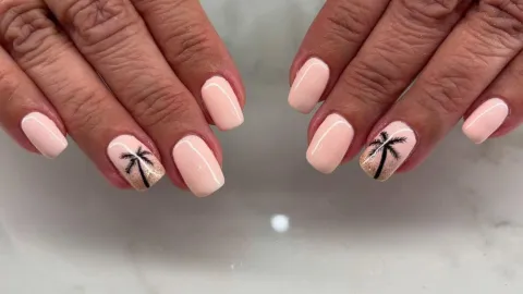 uñas minimalistas para vacaciones de Semana Santa 2026