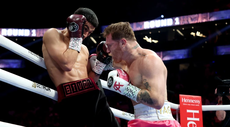 Canelo vs Bivol round 2 | EN VIVO