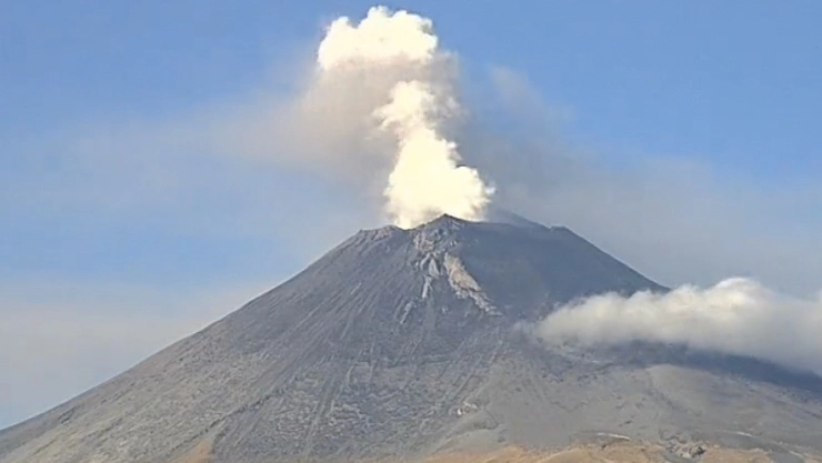 ¿Vuelve a las andadas? Volcán Popocatépetl registra 13 horas de tremor y emisión de gases