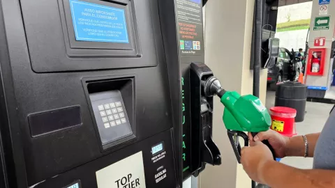 Proponen poner precio maximo de la gasolina en Mexico
