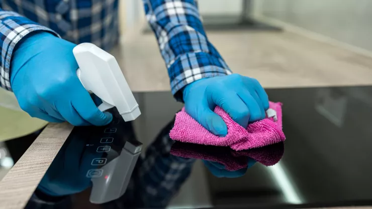 Este es el truco de TikTok para limpiar la campana de la estufa