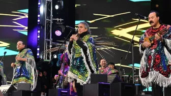 Los Askis pusieron a bailar a todo el público, quienes no paraban de corear sus éxitos.