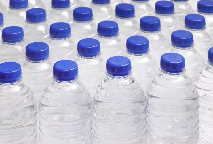 Botellas de agua piratas en CDMX