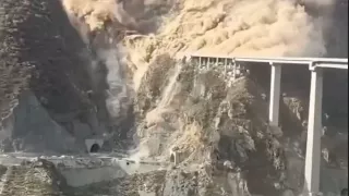 VIDEO Captan momento exacto en el que se derrumba el puente Hongqi en China; ¿hay lesionados