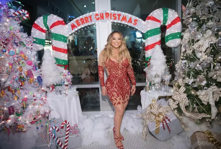 Cada Navidad “All I Want for Christmas Is You” interpretada por Mariah Carey alcanza la cima de la lista Hot 100 de Billboard.