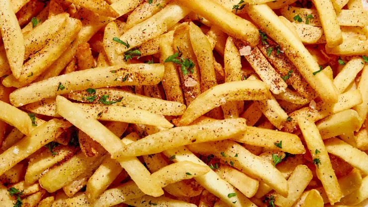 El truco con vinagre para lograr unas papas fritas crujientes