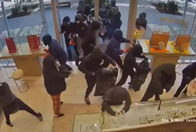 VIDEO | Sujetos armados ingresan a centro joyero y con violencia roban joyas valuadas en millones de pesos