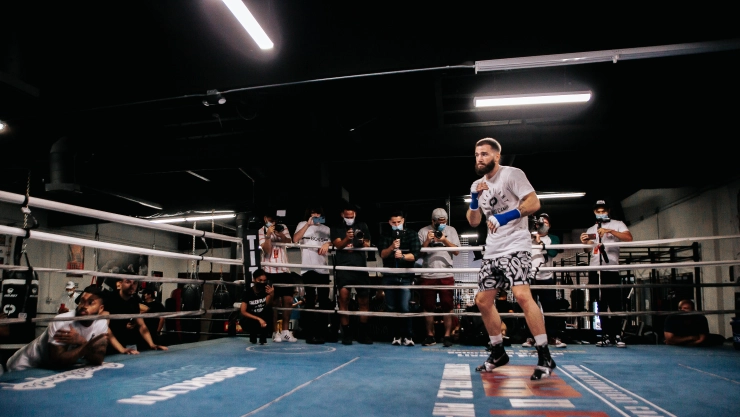 Caleb Plant entrenamiento pelea Canelo Álvarez