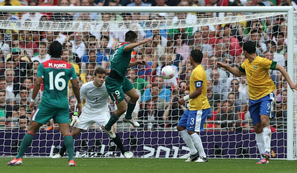 ORIBE PERALTA VS BRASIL