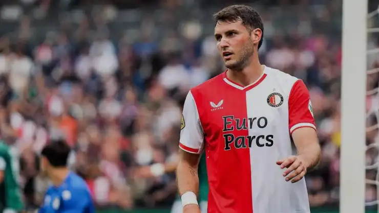 ¡Le ponen precio! Feyenoord dio a conocer por cuánto venderían a Santiago Giménez