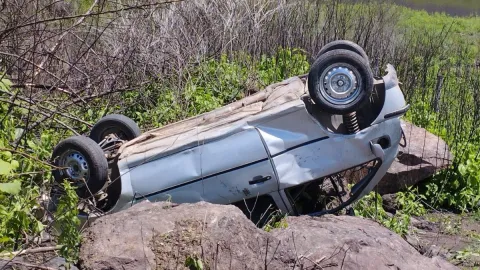 Conductora muere arrollada por tráiler