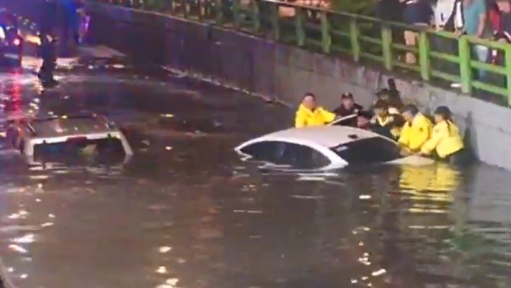 ¿Fuertes lluvias dejaron tu auto bajo el agua en la CDMX? Sigue estos pasos para evitar pérdidas mayores