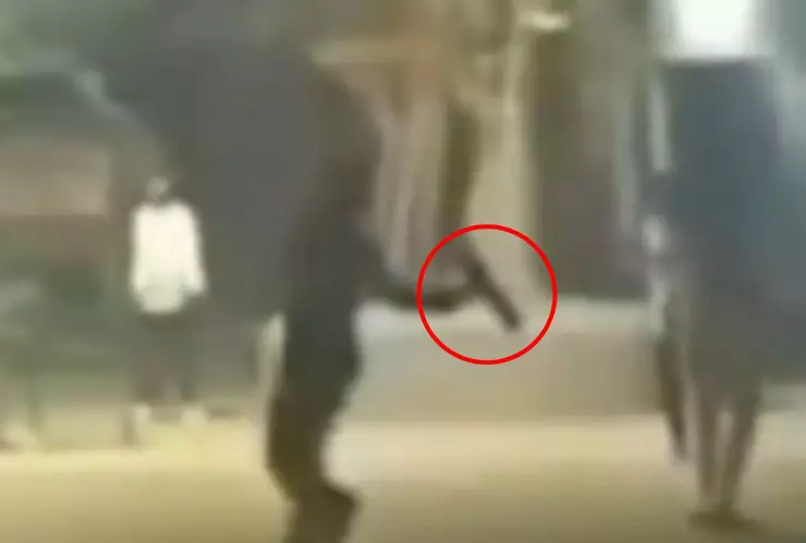 VIDEO | ¡IMÁGENES FUERTES! Muere joven mientras corría con pirotecnia en las manos